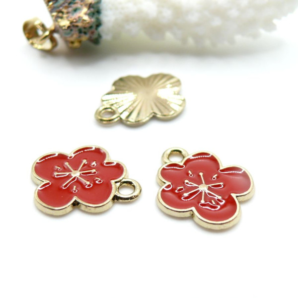 Pendentifs Fleur 18 mm – Résine Émaillée Rouge sur métal Doré