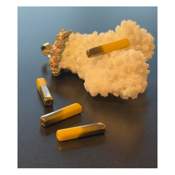 Perles en verre Tub e rectangle 20mm coloris Jaune et Doré