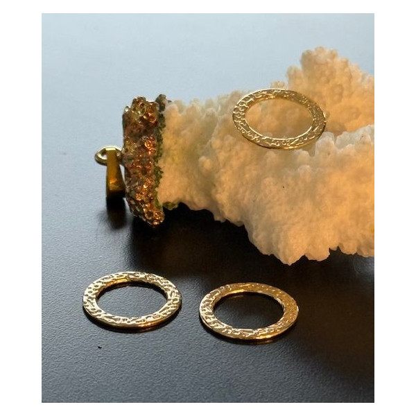 Pendentifs Anneau Rond Martelé 15 mm – Acier Inoxydable Doré