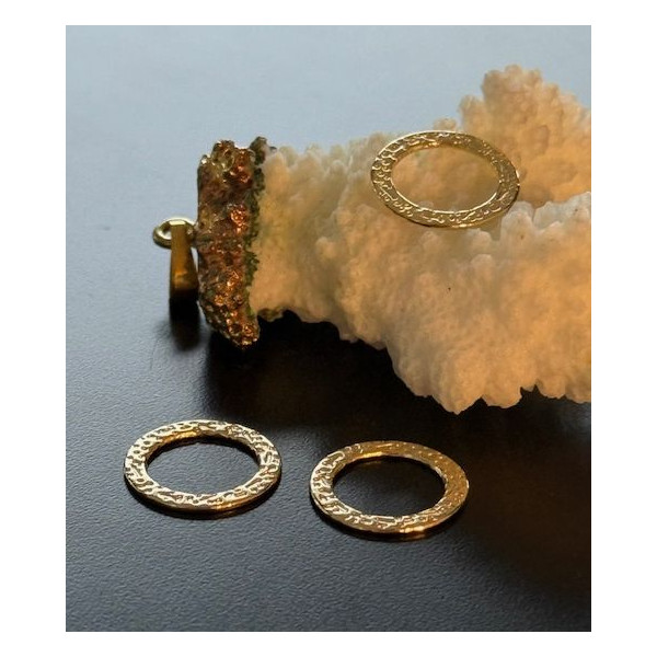 Pendentifs Anneau Rond Martelé 15 mm – Acier Inoxydable Doré