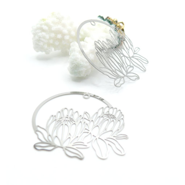 Estampes Pendentif Filigrane Multi Fleurs Cercle 39mm – Acier Inoxydable Argenté