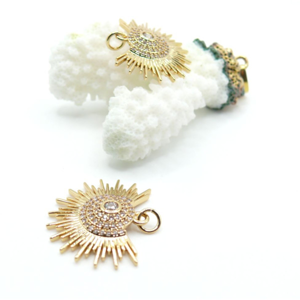 Pendentif – Soleil éventail avec zircon 25 mm – Laiton, doré à l’or fin 18K