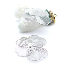 Estampes Pendentif Fleurs Filigrane 36mm Argenté