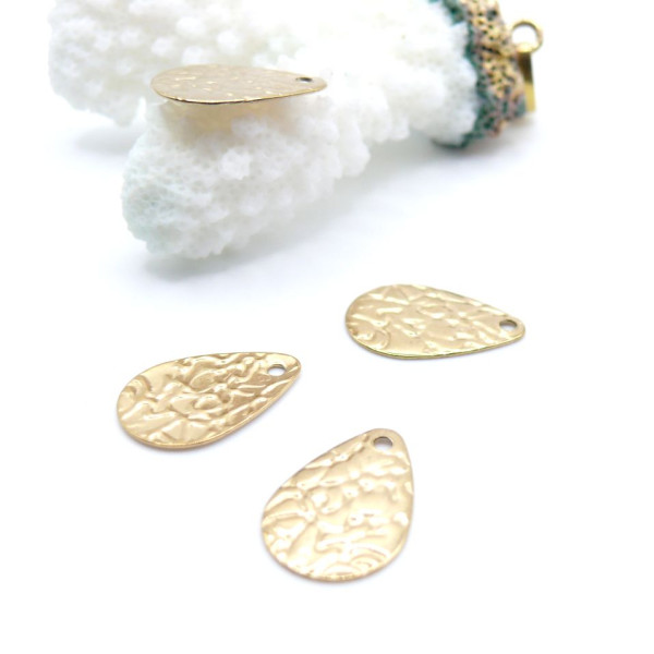 H11T063197G – Lot de 2 ou 4 Pendentifs Goutte Texturée 16.5 mm – Acier Inoxydable Doré à l’Or Fin 18K, Placage IONIQUE
