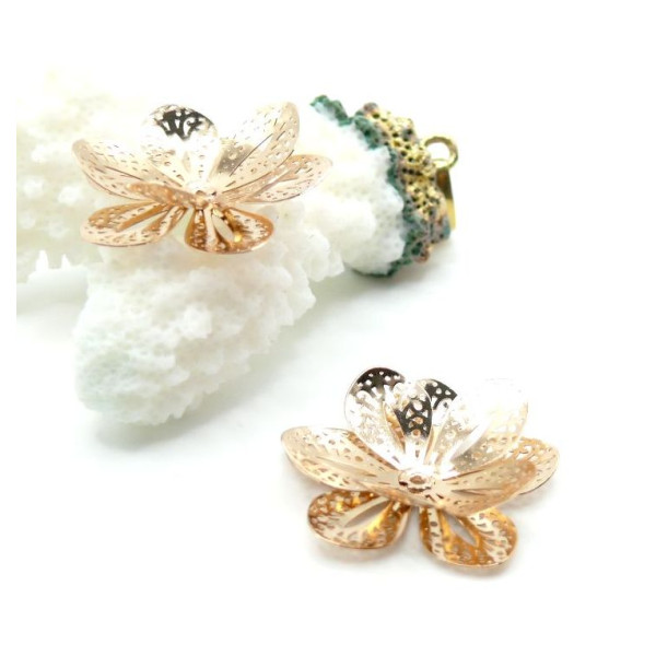 Estampes Pendentifs Filigrane Multi-Fleurs 24 mm  3D – Laiton Doré