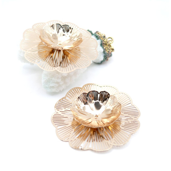 Estampes Pendentifs Filigrane Multi-Fleurs 37 mm 3D – Laiton Doré