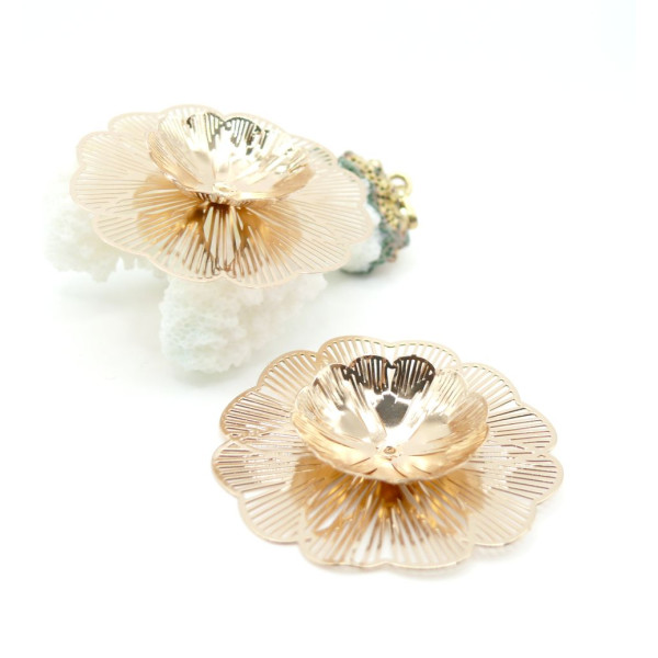 Estampes Pendentifs Filigrane Multi-Fleurs 37 mm 3D – Laiton Doré