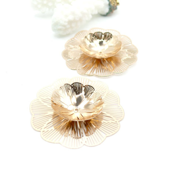 Estampes Pendentifs Filigrane Multi-Fleurs 37 mm 3D – Laiton Doré