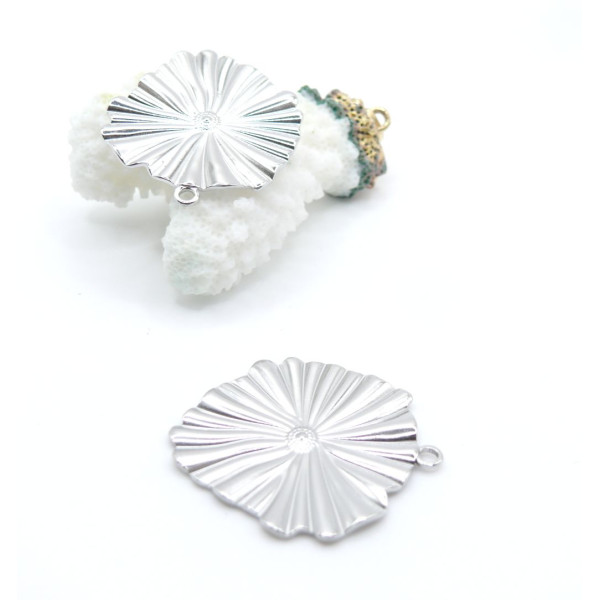 Pendentifs Fleur Texturée 30 mm – Acier Inoxydable 304 Argenté