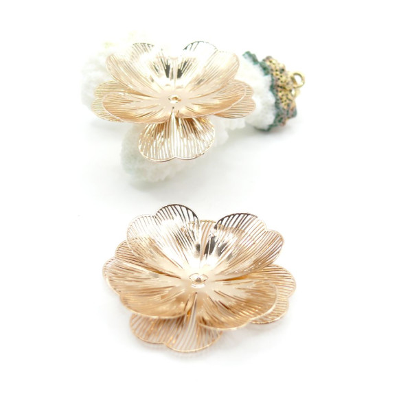 Estampes Pendentifs Filigrane Multi-Fleurs 34 mm 3D – Laiton Doré