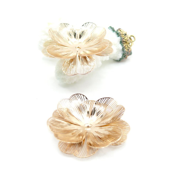 Estampes Pendentifs Filigrane Multi-Fleurs 34 mm 3D – Laiton Doré