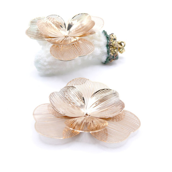 Estampes Pendentifs Filigrane Multi-Fleurs 45 mm 3D – Laiton Doré