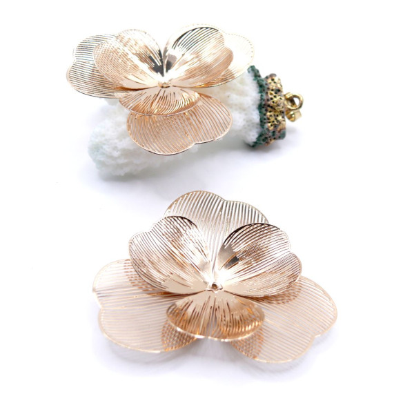 Estampes Pendentifs Filigrane Multi-Fleurs 45 mm 3D – Laiton Doré