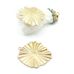 Pendentif Fleur Texturée 30 mm – Acier Inoxydable 304 Doré à l'or fin 18K, IONIQUE