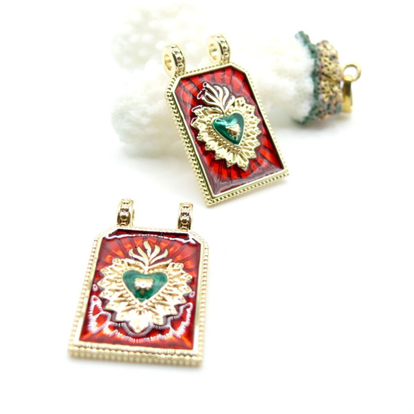 Pendentif Double Anneau Rectangle avec Cœur Ex-Voto Émaillé 29 mm – Laiton Doré à l’Or Fin 18K