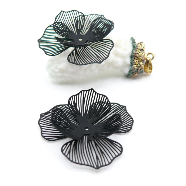 Estampes Pendentifs Filigrane Multi-Fleurs 39 mm 3D – Métal Noir