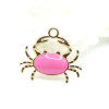 Pendentif Crabe 20 mm avec résine émaillée rose flashy – Acier Inoxydable 304 Doré à l’or fin 14K, PVD