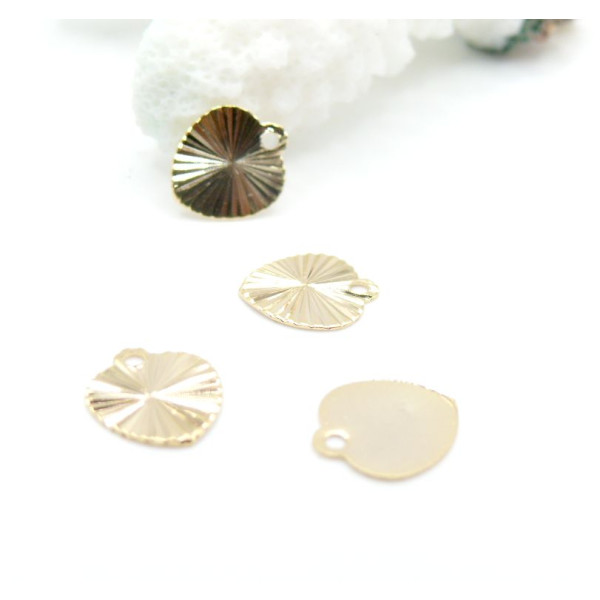 Pendentifs Coeurs Striés 10mm – Métal Doré à l'or fin 24K
