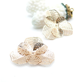 Estampes Pendentifs Filigrane Multi-Fleurs 30 mm 3D – Laiton Doré