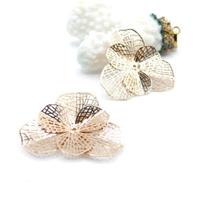 Estampes Pendentifs Filigrane Multi-Fleurs 30 mm 3D – Laiton Doré