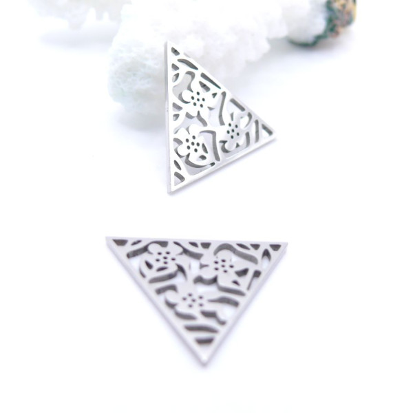 Pendentifs Triangle avec Fleurs 20 mm – Acier Inoxydable 304 Argenté