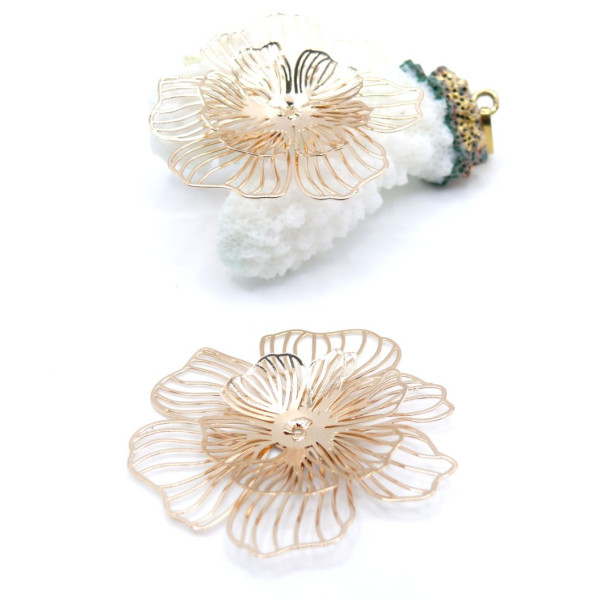 Estampes Pendentifs Filigrane Multi-Fleurs 39 mm 3D – Laiton Doré