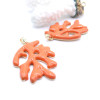Pendentif Forme Corail 35 mm en Résine Émaillée Orange – Laiton Doré à l’Or Fin 18K