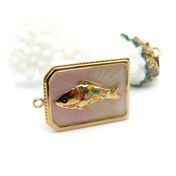 Pendentif Rectangle avec poisson 28 mm en résine émaillé – Acier Inox 304 Doré à l’or fin 18K, PVD