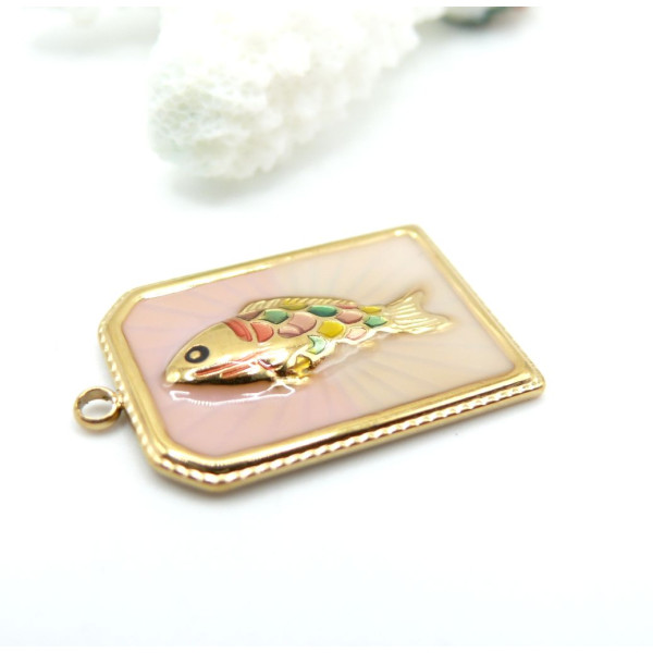 Pendentif Rectangle avec poisson 28 mm en résine émaillé – Acier Inox 304 Doré à l’or fin 18K, PVD