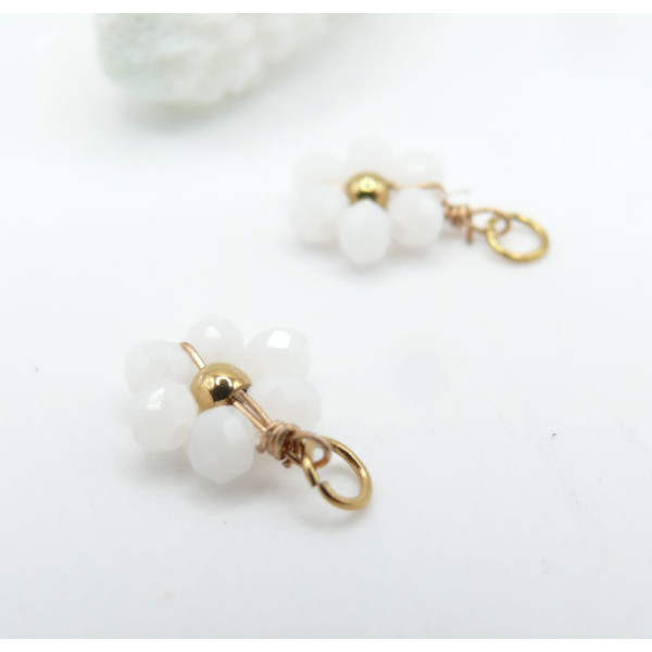 Pendentifs avec anneau Fleur avec Perles Blanche – Acier Inoxydable Doré IONIQUE