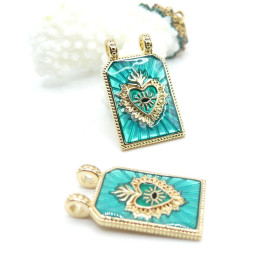 Pendentif Double Anneau Rectangle avec Cœur Ex-Voto Émaillé 29 mm – Laiton Doré à l’Or Fin 18K