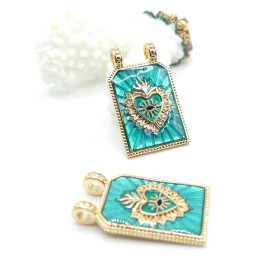 Pendentif Double Anneau Rectangle avec Cœur Ex-Voto Émaillé 29 mm – Laiton Doré à l’Or Fin 18K