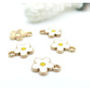 Breloques Fleurs 10 mm – Résine Style Émaillé Blanc – Base Dorée

Caractéristiques :