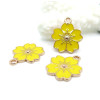 Pendentifs Fleurs de Sakura Émaillées Jaune 17 mm – Métal Doré