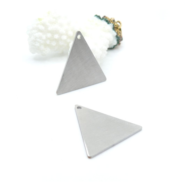 Pendentifs Triangle Effet Brossé 25 mm – Acier Inoxydable 304 Argenté