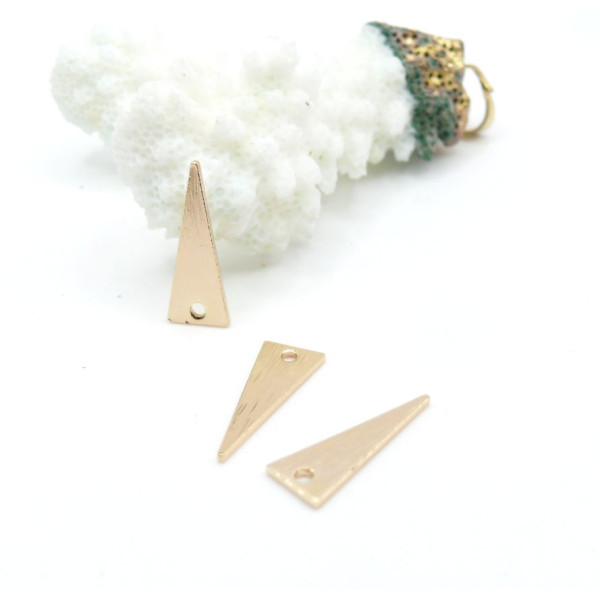 Pendentifs Triangle Fin Texturé 17 mm – Laiton Doré à l’Or Fin 18K