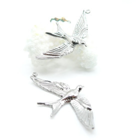 Pendentif Oiseau en Vol 48 mm – Acier Inoxydable 304 Argenté