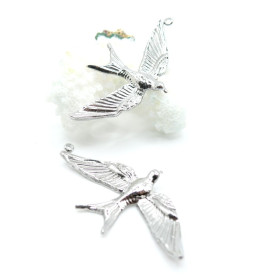 Pendentif Oiseau en Vol 48 mm – Acier Inoxydable 304 Argenté