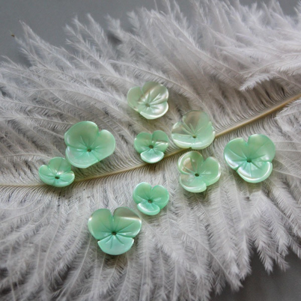 Perles Intercalaire 3D Fleur Nacre Sculptée 8mm – Nacre Naturelle Vert Pastel