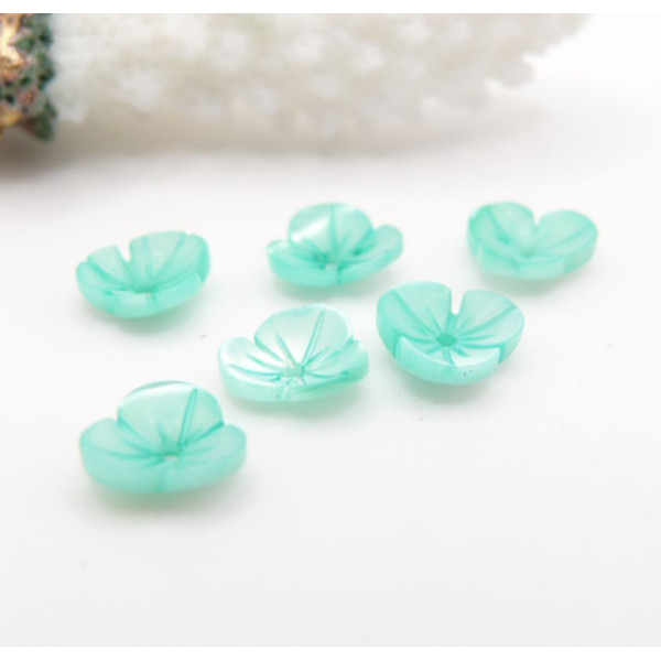 Perle Intercalaire 3D Fleur Nacre Sculptée 8mm – Nacre Naturelle Vert Pastel