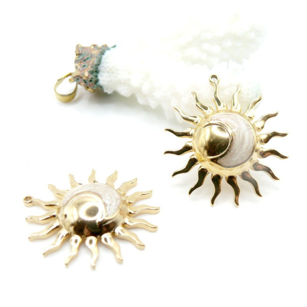 Pendentif Soleil 29mm avec résine à paillette – Acier Inoxydable Doré à l'or fin 18K