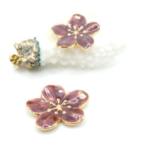 Pendentif Fleur des Iles 24 mm – Résine Émaillée & Acier Inoxydable 304 Doré à l’Or Fin 18K