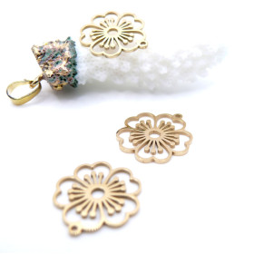 Pendentifs Fleur Ajourée 26 mm – Acier Inoxydable Doré