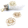 Pendentifs Fleur Ajourée 26 mm – Acier Inoxydable Doré