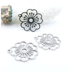 Pendentifs Fleur Ajourée 26 mm – Acier Inoxydable Argenté