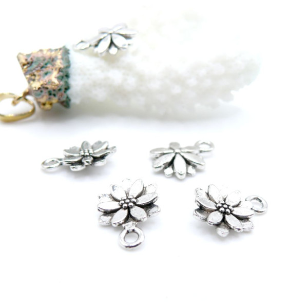 Pendentifs Fleur Biface 10x14mm – Métal Argent Antique