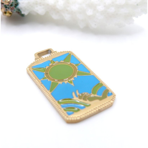Pendentif Carte de Tarot Soleil – Résine Émaillée & Acier Inox 304 – Doré à l’Or fin 18K PVD
