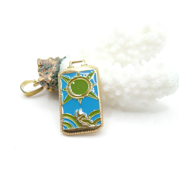Pendentif Carte de Tarot Soleil – Résine Émaillée & Acier Inox 304 – Doré à l’Or fin 18K PVD