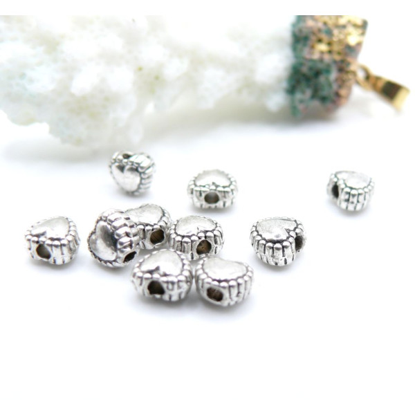 2B2949 – Lot de 10 ou 20 Perles Intercalaires Cœurs Métal Argent Platine