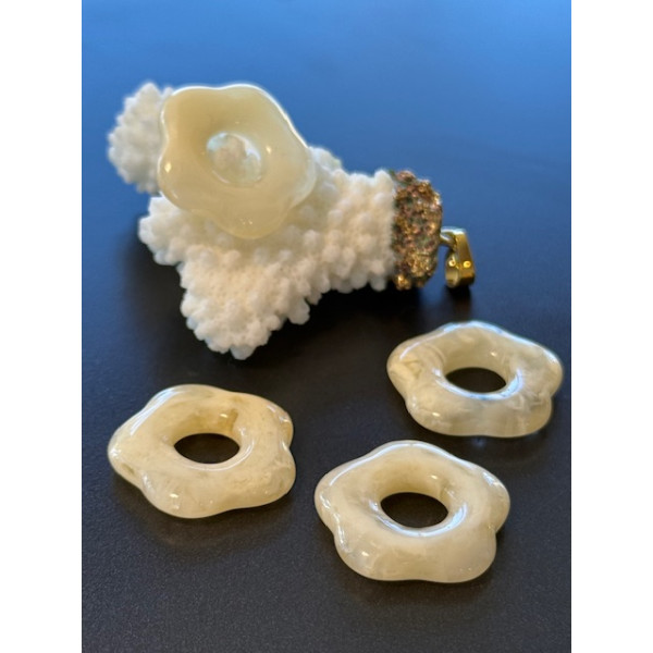 Pendentifs Fleur Résine Acrylique 25mm  Crème